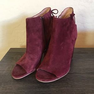 Halogen booties with cute tassels size 7.5
